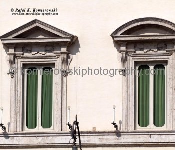 Windows at Palazzo  Chigi   seat of the Italian Government seen from Piazza Colonna, Rome,