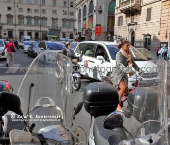 Via del Tritone  street scene near Piazza Colonna, Rome