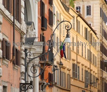 Colorful buidings next to Pizza Colonna, Rome