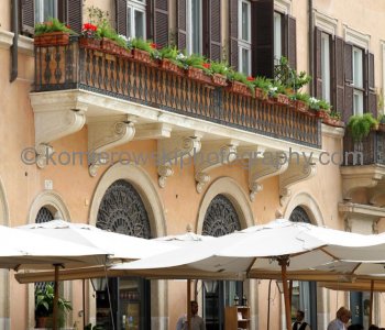 Piazza Navona, Rome.  Restaurants in Rome (not only in Rome) are expensive! Why? ... because many restaurateurs tend to cheat tourists on the price ...we were told by Italians!