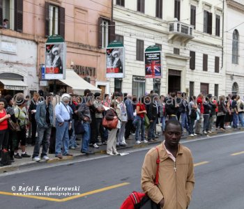 Public transportation it can get extremely crowded during rush hour, near Largo di Torre Argentina,   ANTIGUA Rome,  the other side of Rome