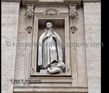 Statua di san Francesco Saverio (facciata) at Church -   Chiesa del Gesù,    Rome