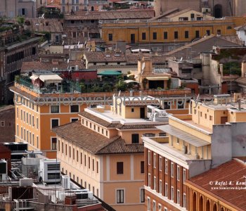 One of the elements of magic that only Rome has..colofrul painted rusty  terra cotta buildings....