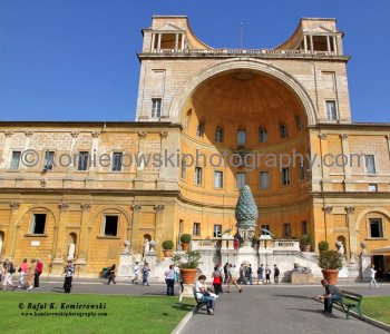 Court of the \"La Pigna\" - Court of the Pine, The colossal bronze pine cone was cast in the 1st or 2nd century by Publius Cincius Salvius. Stato della Città del Vaticano