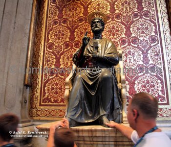 Bronze statue of St. Peter from the 13th century   at  Saint Peter s Basilica,  Città del Vaticano