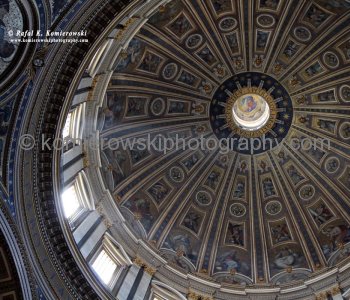 Details of  Michelangelo s dome high above the baldacchino. Saint Peter s Basilica,  Città del Vaticano