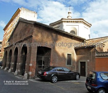 Street scene on  Via Napoli, Rome