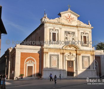 On Piazza dei Cavalieri   Chiesa San Esteban,  Pisa