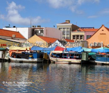 Floating Market in Willemstad...