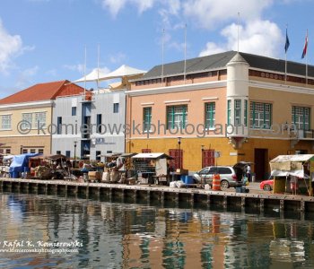 Floating Market in Willemstad...