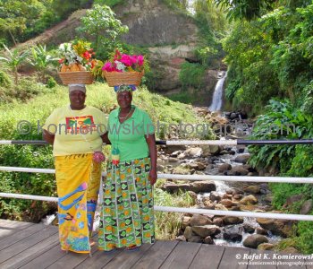 Grenada - Isle of Spice - is famous for his spices, you may purchase anywhere.....the spices of Grenada are the most important export factor