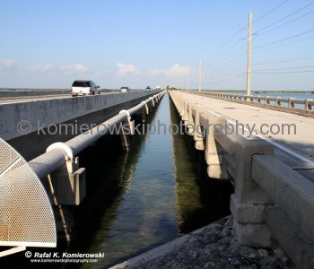 A new bridge (left) and the old bridge (right) on the US Highway No. 1 to Key West, Florida (viewing north)