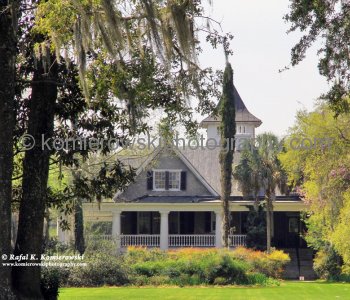 The Planation House seen from the gardens (from East side-Ashley River)
