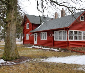 Beautiful Log House in a rural setting of Minnesota, Tuesday, March 22, 2011 at 6:34 PM (temperature  0C = 32 F)