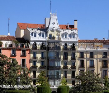 Madrid, near Royal Palace (photo taken on Wed. October 12, 2011)