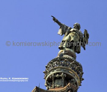 BARCELONA, October 27, 2011....- Columbus pointing to the Americas (fyi -  his index finger is a half meter long)   TIME TO SAIL BACK HOME  ... UNDER CONSTRUCTION...MORE PHOTOS TO FOLLOW ....