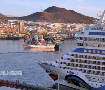 Wednesday, November 2, 2011   – Day 6,  Las Palmas de Gran Canaria, Spain, 28^ 08’ 24” N,  15^25’ 27” West   -  arrived at 7:45 AM