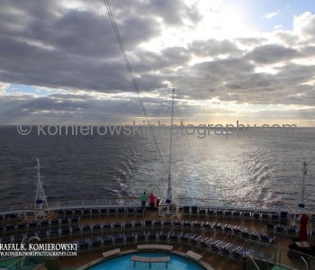 REMEMBRANCE DAY  Canada - (VETERANS DAY  USA)  at Gulf of Mexico.24^ 07’ 04” N,  81^42’ 13” West  -  at      7:30 speed 20.08kn=37km/h,  wind29kn= 50.8 km/h, temp. +22.2C, humidity 65% ONE HOUR BACK