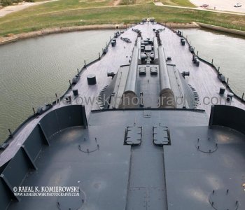 ... the 14 inch guns of the forward turret point to the San Jacinto Monument  (above battleship -not shown on this photo) that commemorates Sam Houston s victory in the Texas War for Independence