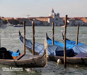 It is estimated that there were eight to ten thousand gondolas during the 17th and 18th century in Venice....