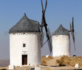 The introduction of the windmills was made by -Caballeros Sanjuanistas-, who brought these machines that helped millers