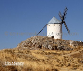 The windmills were transmitted from fathers to sons. They stopped being used at the beginning of the1980s. Consuegra