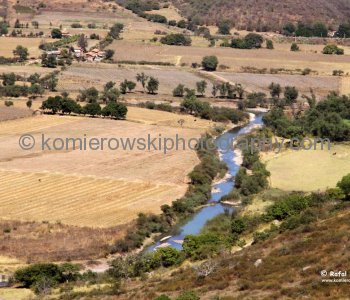 Mascota Valley is a rich farming valley surrounded by lushly forested rolling hills and mountain ridges