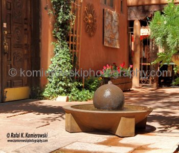 Touch, Taste and Feel... interesting architecture, many museums, a history still visible in the streets of Santa Fe, New Mexico