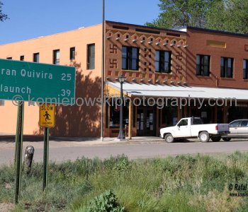 Shaffer Hotel in Mountainair is a gem of the Old West. This amazing hotel was already discovered by the Hollywood ("My One and Only," with Renee Zellweger.) !