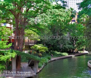San Antonio and the Riverwalk feature luxurious hotels, delicious dining and restaurants, exciting theme parks, attractions, great nightclubs, nightlife and entertainment.
