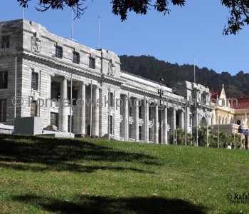 Day 30/ Day 8,  WEDNESDAY,  October 31 ,  2012,     WELLINGTON, New Zealand, Parliament grounds. Beautiful and awesome  city!