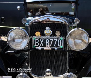 DAY 31/ Day 9,  THURSDAY,  November 1 ,  2012,     NAPIER, New Zealand.....VINTAGE CAR!