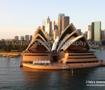 Sydney Opera House is a magnificent building, rightfully considered one of the wonders of the modern world