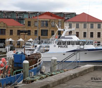 The city abounds in its early convict history, surrounded by the vast untamed wilderness that makes up much of Tasmania
