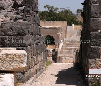 Beit She’an is the site of spectacular archaeological excavations and a rich history, dating back to biblical