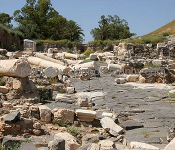 Beit Shean - the ruins of Roman-Byzantine Scythopolis, which tell of its richness and greatness.
