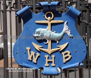 ....exploring on foot...Crest of Wellington Harbor Board Head Office