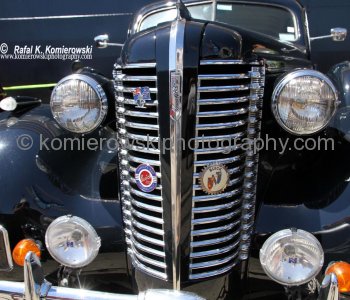 Exhibition of vintage cars bid Bon Voyage to Oosterdam in Napier, New Zealand...