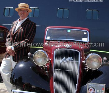 Exhibition of vintage cars bid Bon Voyage to Oosterdam in Napier, New Zealand...