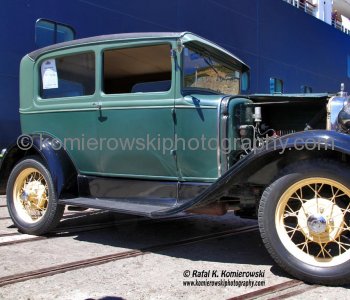 Exhibition of vintage cars bid Bon Voyage to Oosterdam in Napier, New Zealand...