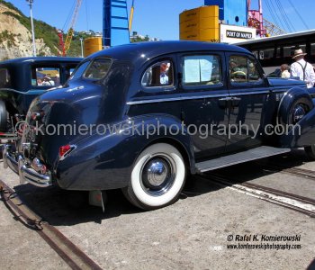 Exhibition of vintage cars bid Bon Voyage to Oosterdam in Napier, New Zealand...