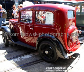 Exhibition of vintage cars bid Bon Voyage to Oosterdam in Napier, New Zealand...