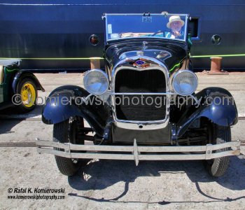 Exhibition of vintage cars bid Bon Voyage to Oosterdam in Napier, New Zealand...