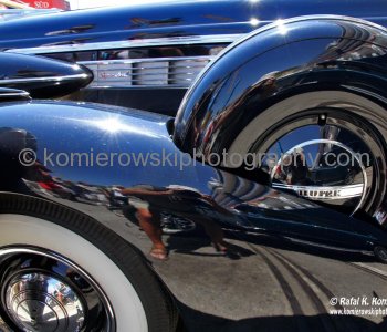 Exhibition of vintage cars bid Bon Voyage to Oosterdam in Napier, New Zealand...
