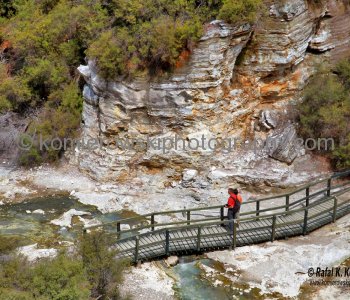 ...major geothermal attractions in the park is accessible along paths and walkways, Wai-O-Tapu, New Zealand