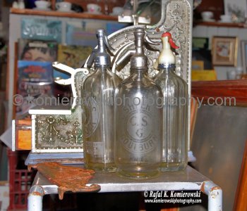 Australiana  ...at DORRIGO ANTIQUES, Dorrigo, NSW, Australia (rain - local spring time - November 10, 2012)