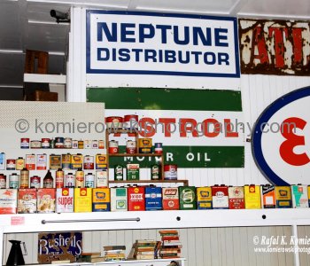 Australiana  ...at DORRIGO ANTIQUES, Dorrigo, NSW, Australia (rain - local spring time - November 10, 2012)