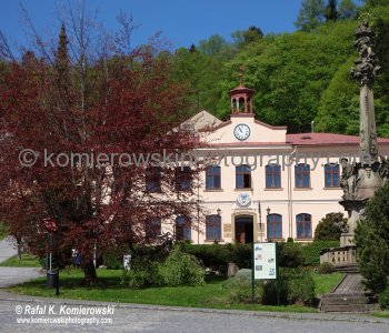 Already in Žacléř, Czech Republic....Crossing national border is easy. Infrastructure remains in place, but its use and the controls are no longer obligatory or necessary.