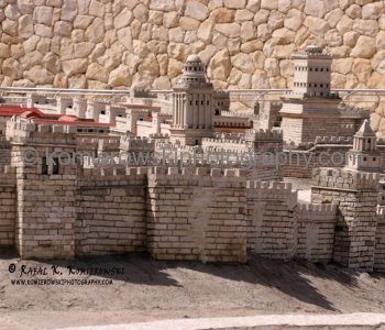 The model was made using the same materials that were used in the times of the original construction