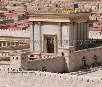 Scale model shows how city  looked when the Second Temple stood.